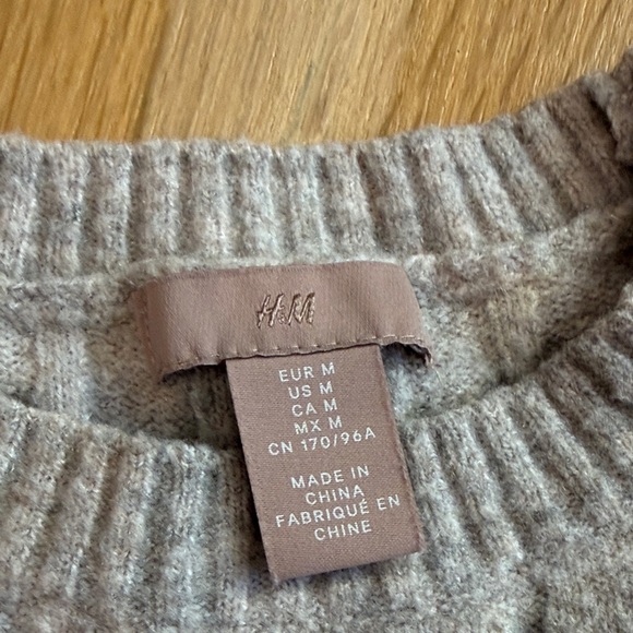H&M Sweater - Picture 4 of 5